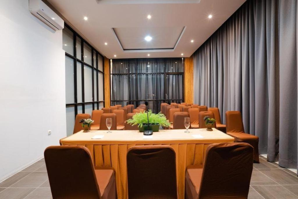The Crew Hotel Kualanamu International Airport Medan Exterior photo